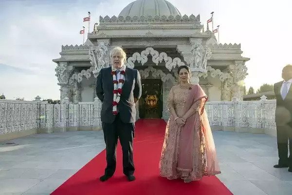 UK Prime Minister  & Home Secretary Visits Hindu Mandir